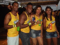 Oktober 10 Anos